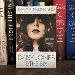 Daisy Jones and the six by Taylor Jenkins Reid